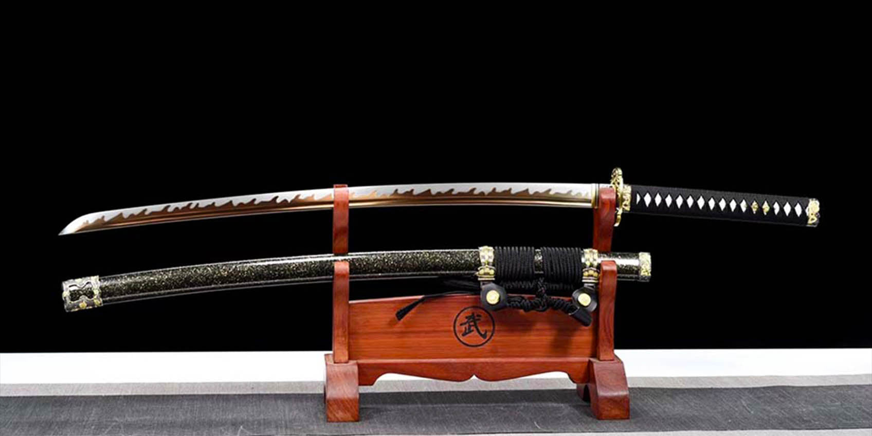 Handmade Japanese Tachi: High Manganese Steel Fire Pattern Blade
