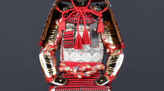 Minamoto no Yoshitsune Samurai-Rüstung – Ehre des Kriegers und Bushido 