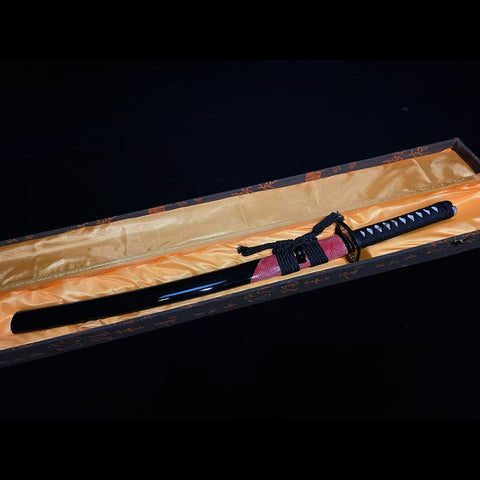 Demonstration of the Wakizashi’s combat-readiness with a balanced grip and sharp blade suitable for martial arts.SL-327-U

