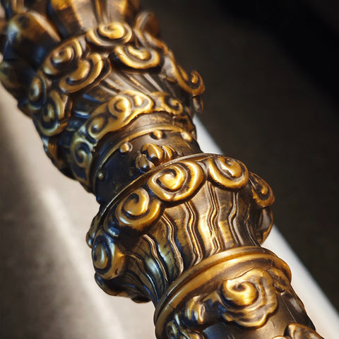 Engraving details of the V1 Basic Edition Golden Staff