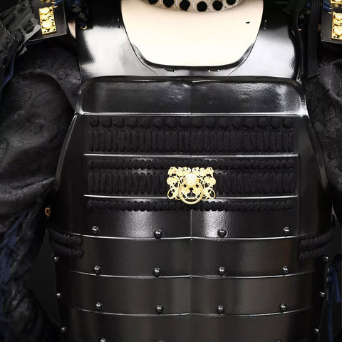 Life-size Tokugawa Yoroi, ideal for collectors and Minecraft armorer fans.

