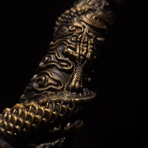 Sharp and refined edge details of the V2 upgraded engraving