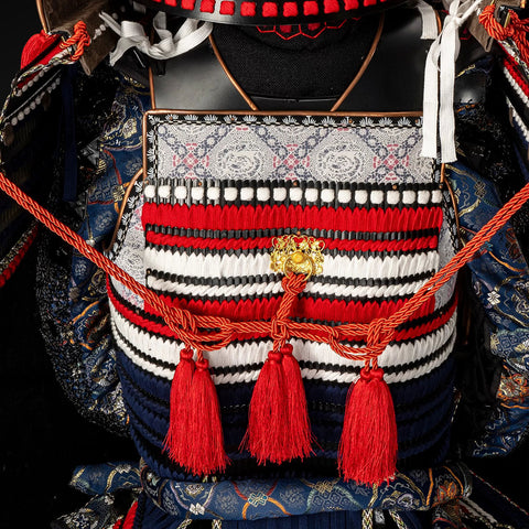 Handgefertigte lebensgroße Oda-Clan-Samurai-Rüstung – Kachi Black &amp; Red Yoroi