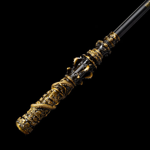 Highlighted gold text “如意金箍棒” on the staff body with mythic glow effects from Sun Wukong lore
QQhjjgb
