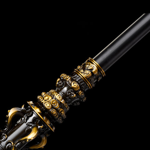 Angled full-body photo showing the 180cm Jingu Bang’s sleek black shaft and bright golden engraving
QQhjjgb