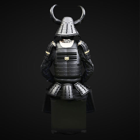 Life-size Yoroi black samurai armor, featuring an imposing bull antlers helmet for an authentic look.
