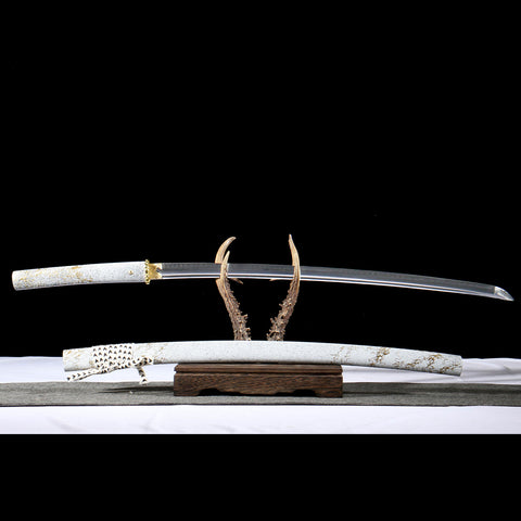 Ghost of Yotei Gilded Dawn katana with large Bo-Hi groove